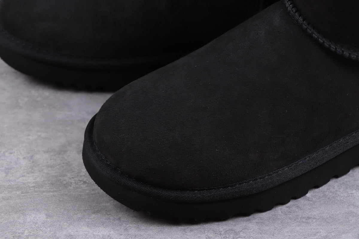 Classic Short II Boots in Black | Style 6223