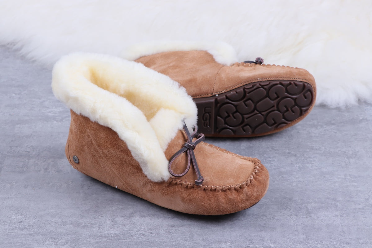 W Alena in Chestnut | Style 4806
