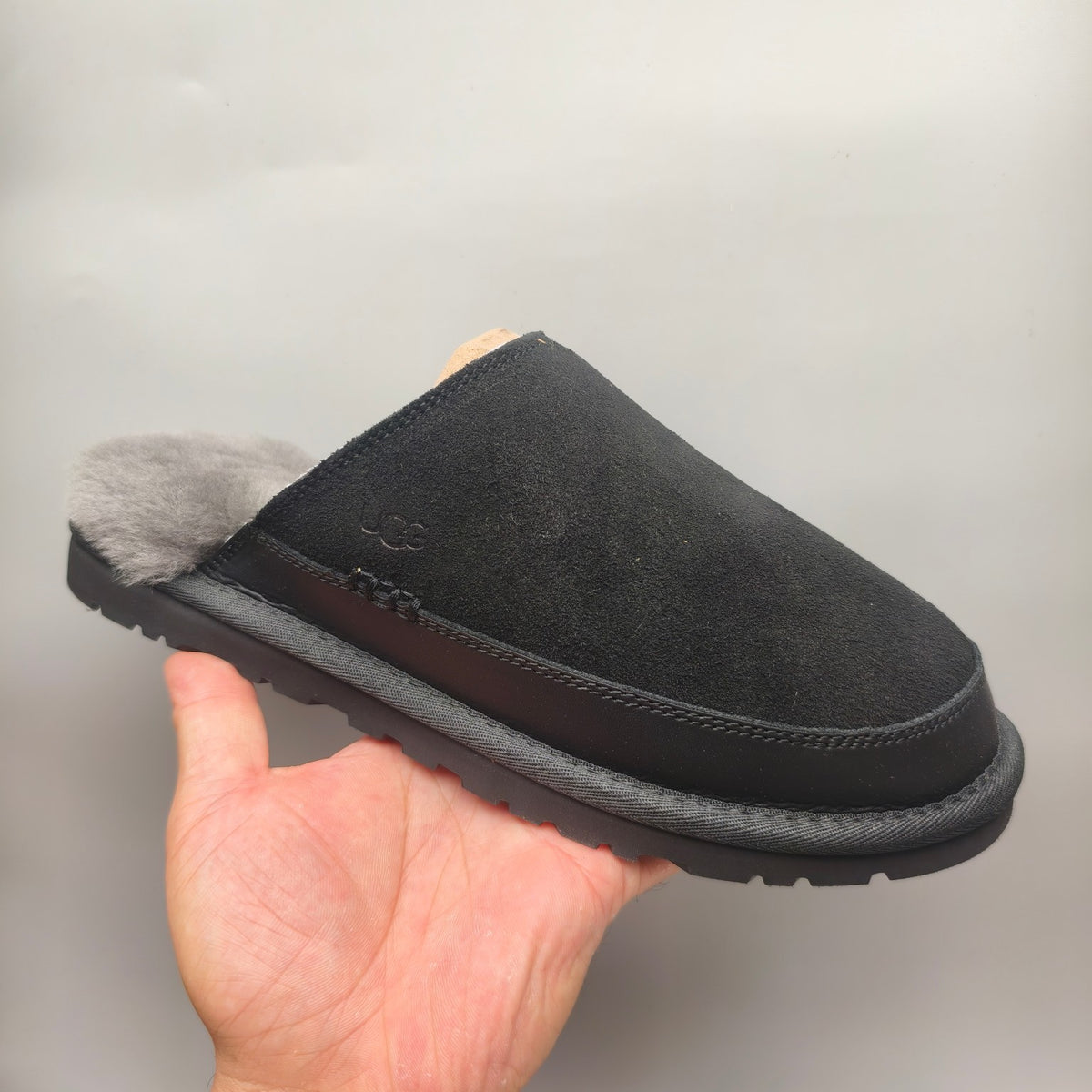 Men's Ultra-Light Fluffy Casual Slippers in Black | 4585