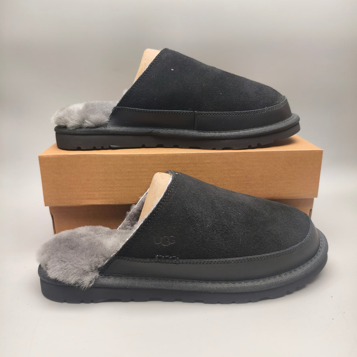 Men's Ultra-Light Fluffy Casual Slippers in Black | 4585