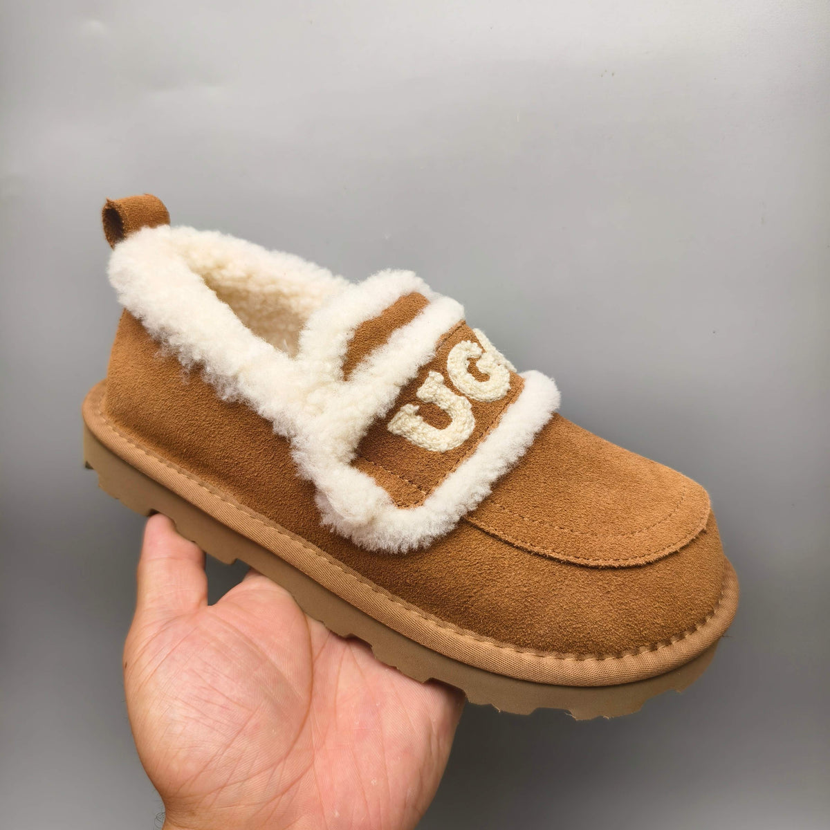 Chestnut Oversized-Logo Closed-Back Casual Shoes – Style 2939