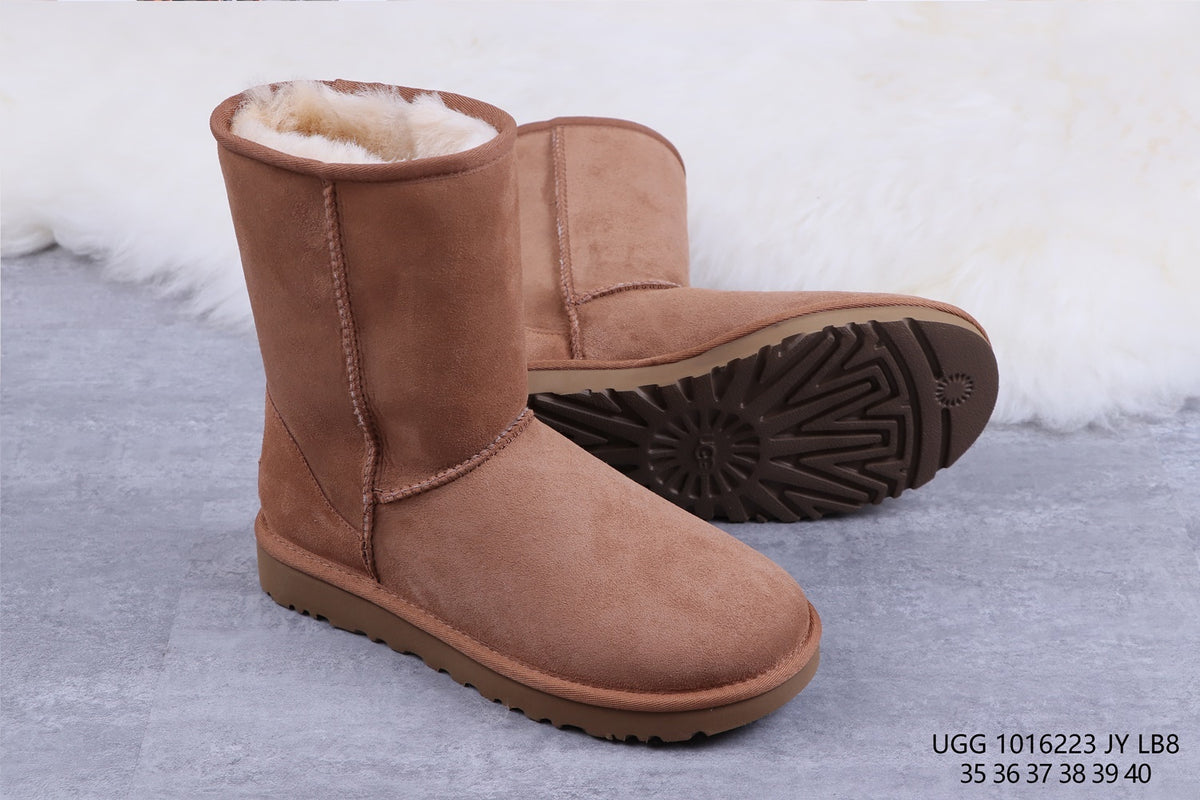 Classic Short II Boots in Chestnut | Style 6223